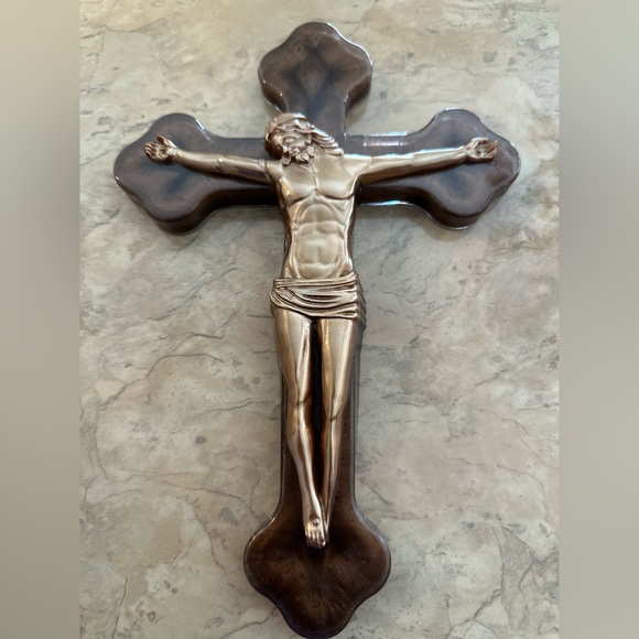 Hand made resin Cross - Picture 1 of 3
